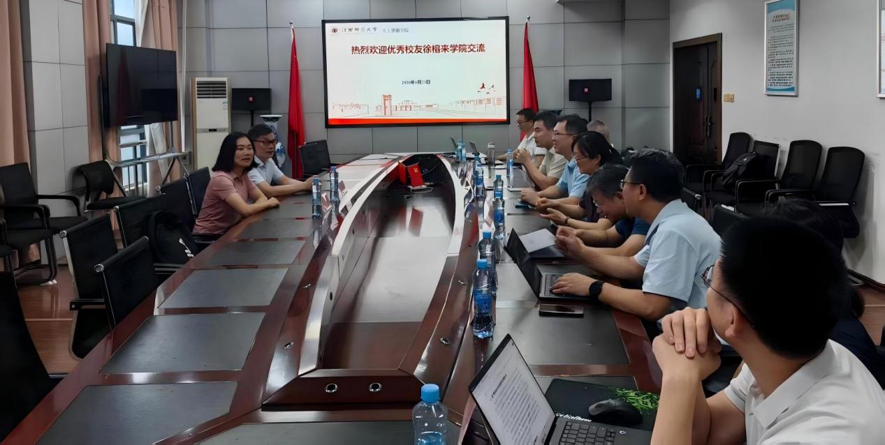 深耕AI前沿 赋能跨界创新| 优秀校友徐榕做客人工智能学院分享工业大模型