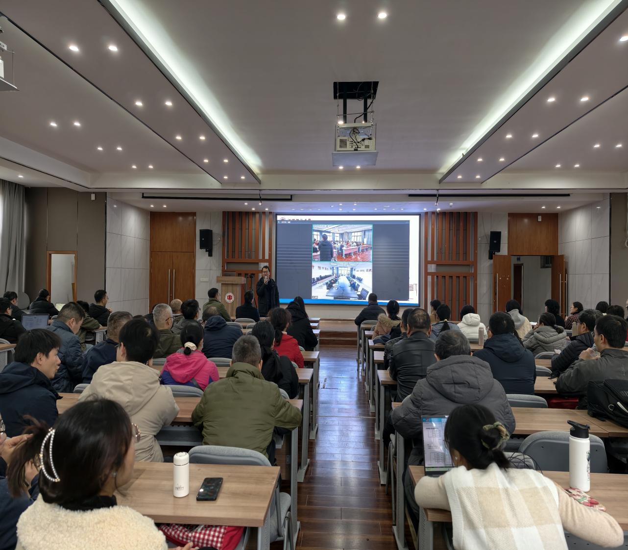 人工智能学院顺利完成二级教职工代表大会和二级工会委员会换届工作