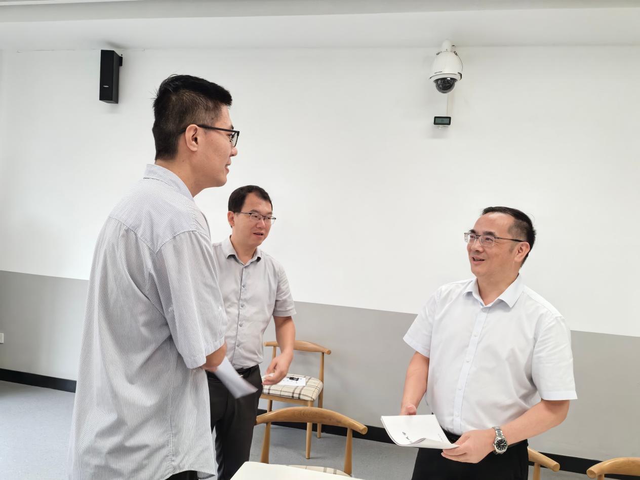 校党委常委、副校长钟业喜深入人工智能学院开展开学听课调研工作