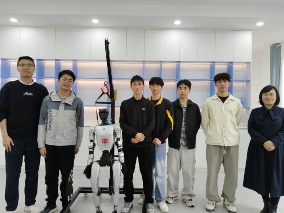 人工智能学院赋能附中科技节：智慧教育“高地”再拓新局